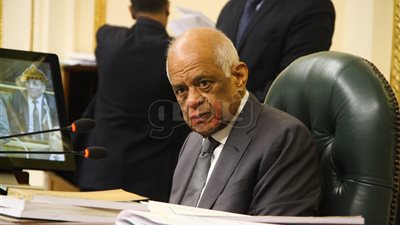 رئيس النواب يطالب بمراجعة كراسات شروط المشروعات الصغيرة