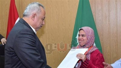 تسليم 42 عقد عمل لذوي الاحتياجات الخاصة بالشرقية (صور)