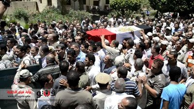 بالصور.. صرف 5 آلاف جنيه لأسرة كل شهيد شرطة بالفيوم