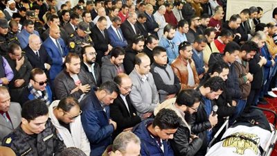 أهالي الزقازيق يستقبلون جثمان شهيد رفح بـ«الزغاريد» (فيديو)