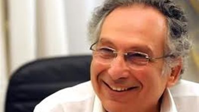 ممدوح حمزة: «البرادعي» خان وطنه.. و«عنان» رجل أمريكا الأول