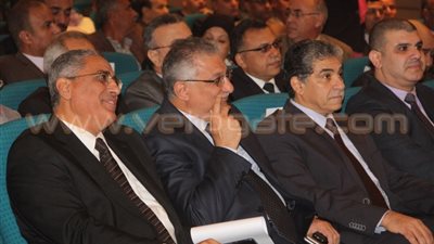 وزير البيئة: منظومة قش الأرز وفّرت 2160 فرصة عمل للشباب عام 2015