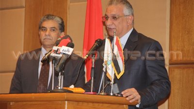 بالصور .. أحمد زكي بدر: «أتمنى استفادة الفلاح بكل قشاية رز»