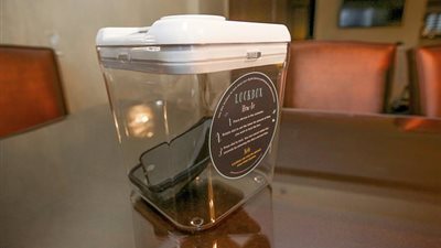 منتجعات تمنح زوارها عروضا خاصة بشرط التخلى عن الهواتف (صور)