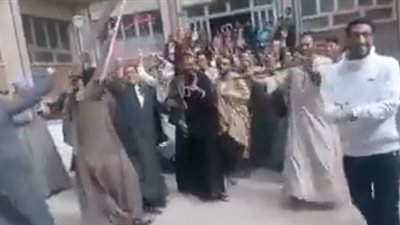 أغرب حفل تخرج لطلاب هندسة أسيوط (فيديو)