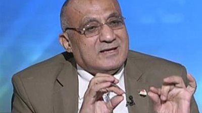 نقيب البيطريين يتهم أعضاء النقابة 