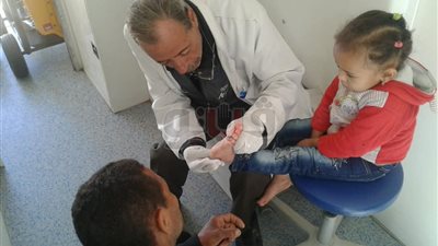 جامعة عين شمس تدفع بقافلة طبية للوادي الجديد