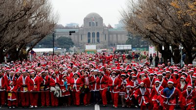 حشود كبيرة في آخر عيد ميلاد لإمبراطور اليابان قبل تخليه عن العرش