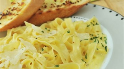 طريقة عمل المكرونة بصلصة الكريمة من مطبخ الشيف أسامة