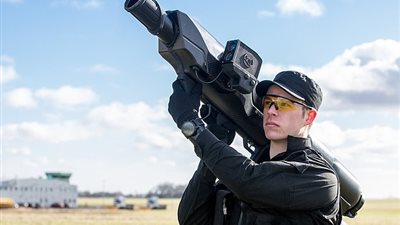 بريطانيا تستعد لتسليح مطاراتها بعد واقعة الطائرات المسيرة (صور)