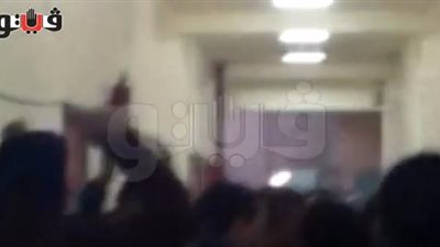 بالفيديو.. احتجاز مدير مستشفى حلوان العام داخل مكتبه