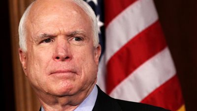 جون ماكين يدخل مستشفى عسكريا للعلاج من السرطان