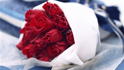 خبيرة أبراج: «الزهور» هدية «الحمل» في «عيد الحب»