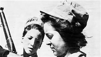 «فتاة البارشوت».. عصمت خفاجي فدائية علمت أهل بورسعيد حمل السلاح ضد الإنجليز