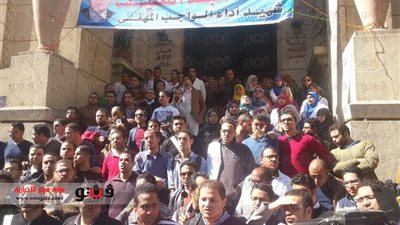 بالفيديو والصور.. الأطباء يتظاهرون اعتراضا على «التوزيع الجغرافي»