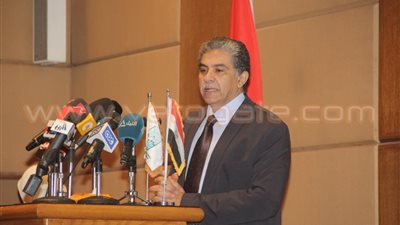 وزير البيئة يغادر إلى باريس للمشاركة بمؤتمر التغيرات المناخية غدًا