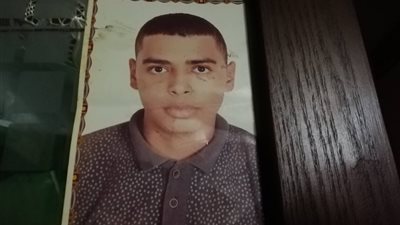 «عاش شقيان ومات مقتولا».. حفلة تعذيب لطالب المطرية بسبب «توك توك».. والدته: جثته ظهرت بعد ٣ أيام بمصرف مجاري.. خال الضحية: ٣ كدمات وطعنات نافذة باليدين أدت لوفاته