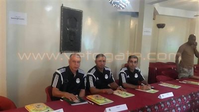 المنتخب الأوليمبي بالزي الرسمي أمام الجزائر