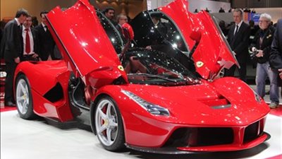 بالفيديو والصور.. أحدث سيارات فيراري الأسطورية