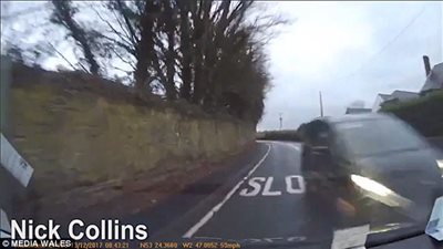 سيارة تهدد حياة عائلة بسرعتها الجنونية (فيديو وصور)