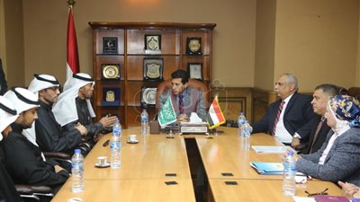 وزير الرياضة يجتمع مع وفد التبادل الشبابي السعودي (صور)