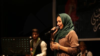 أميرة البيلي تبدع في سهرة شعر وغناء بساقية الصاوي (صور)