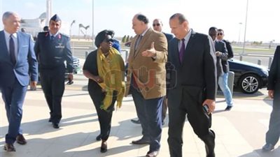 وزيرة طيران غانا تجري جولة تفقدية بمطار العاصمة الإدارية