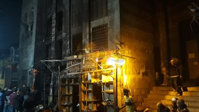 إخماد حريق نشب في أحد المحال التجارية أسفل مسجد الفكهاني الأثري بالغورية‬