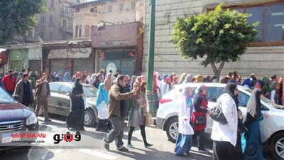 بالفيديو والصور.. أطباء التكليف يعلنون الاعتصام أمام نقابتهم