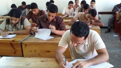 الحكومة تنفي تطبيق «البوكليت» على طلاب الصفين الأول والثاني الثانوي