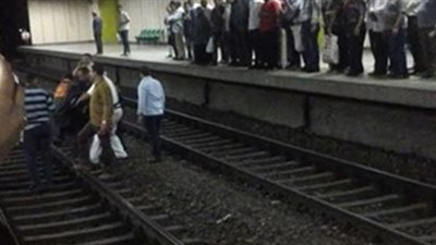شاب يلقي بنفسه أمام مترو «ساقية مكي»