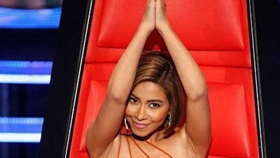 شيرين عبدالوهاب لمتسابقة: «بحب البطن اللى جابتك»