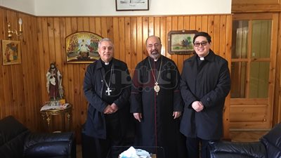 قيادات الكنيسة الكاثوليكية تستقبل المهنئين بعيد الميلاد