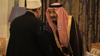 الملك سلمان خلال استقباله شيخ الأزهر: نقدر جهودكم في نشر الفكر الوسطي