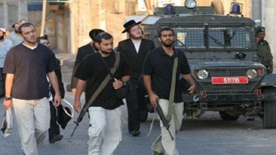 إسرائيليون يهددون عائلة فلسطينية بنابلس بتحويلها لـ«دوابشة 2»