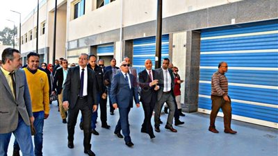 محافظ بورسعيد يتفقد سوق الأسماك الجديد (صور)