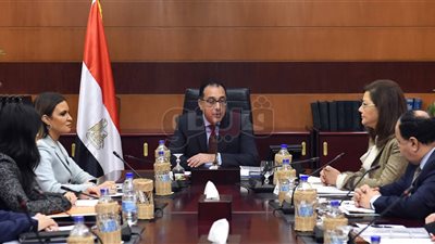 تفاصيل اجتماع المجموعة الاقتصادية.. الحكومة تدرس تقليل الواردات من السلع غير الضرورية.. حل مشكلات المناطق الحرة.. خطة عاجلة لتطوير منظومة الجمارك.. وبدء حملة عالمية للترويج للاستثمار