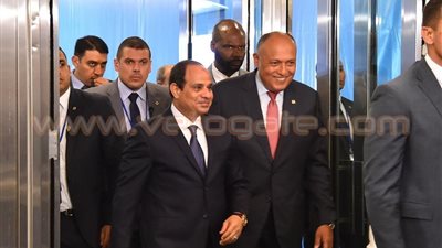 برنامج عمل مكثف للسيسي في باريس.. يشارك في قمة المناخ.. يلقي بيان أفريقيا في المؤتمر.. يبحث التحول إلى الاقتصاد الأخضر والتنمية المستدامة.. قمة مصرية – فرنسية لتعزيز العلاقات بين البلدين