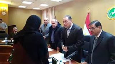 توزيع عقود 12 وحدة سكنية على الأسر الأولى بالرعاية في الشرقية (فيديو)