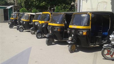 مصادرة 11 توك توك مخالفا بحلوان.. وتطوير ميدان الشادر في الشرابية