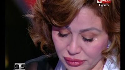 بالفيديو.. لحظة انهيار إلهام شاهين من البكاء في برنامج «100 سؤال»