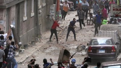 «حرب الشوارع».. إصابة 6 أشخاص وضبط 10 آخرين في اشتباكات بالأسلحة بعين شمس