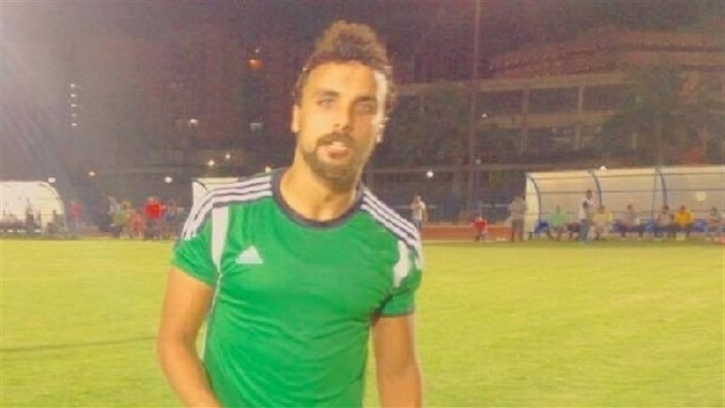 أحمد صابر مدافع فريق