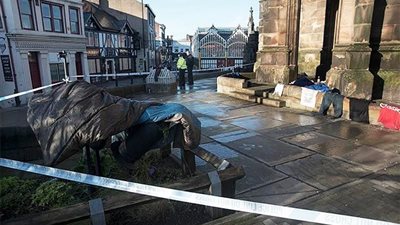 أول حادث بالكريسماس.. اغتصاب امرأة أمام كنيسة في بريطانيا