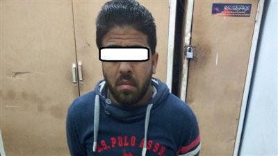 ضبط شخص يروج الأقراص المخدرة بمحطة مترو جامعة القاهرة