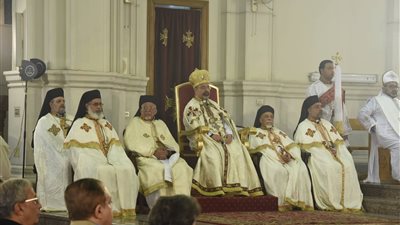 الكاثوليك تحتفل بعيد الميلاد.. مندوب السيسي والداخلية وعمرو موسى أبرز الحضور.. الأنبا إبراهيم إسحق: الشهداء إكليل مجد للحاضر والمستقبل.. والرئيس يعمل من أجل تنمية مصر وازدهارها.. والإنسان يحتاج لسلام