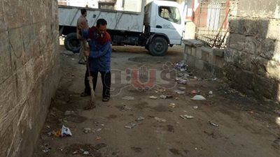 إزالة القمامة من منطقتي قايتباي وبرقوق الأثريتين