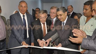 بالصور.. وزير الكهرباء يفتتح محطة الرياح بجبل الزيت في البحر الأحمر