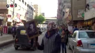 بالفيديو..مواطن يدخل في نوبة صراخ: «السيسي زعيم الأمة وربنا بيحمي مصر»