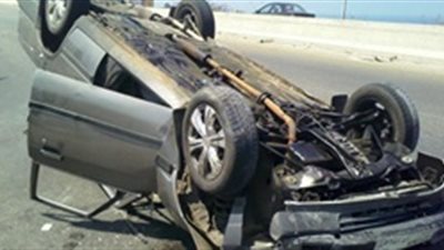 إصابة شخصين في حادث انقلاب سيارة على الطريق الدولي